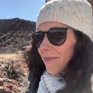 Meet your Posher, Debi